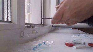 Установка детского замка на пластиковое окно.