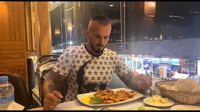 Египет ?? Цены на морепродукты Шарм-Эль-Шейхе в ресторане и на улице. Креветки кальмары рыба смотреть онлайн