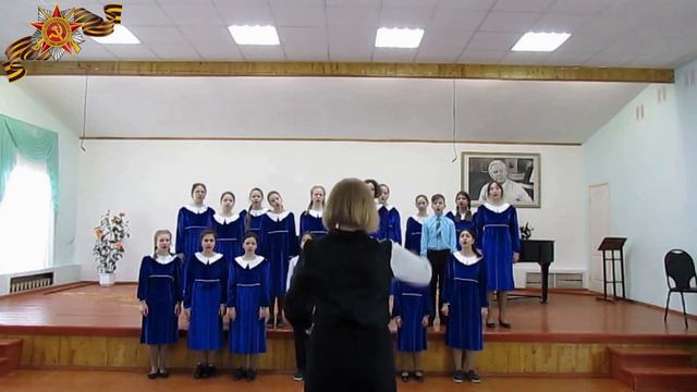 Хор фортепианного отделения "Ромашки" - "Мы помним! Мы гордимся" смотреть онлайн