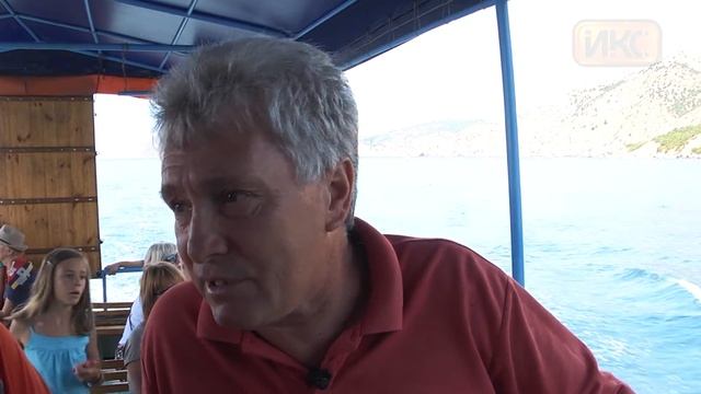 Крымский маршрут. Катером на Золотой пляж. смотреть онлайн
