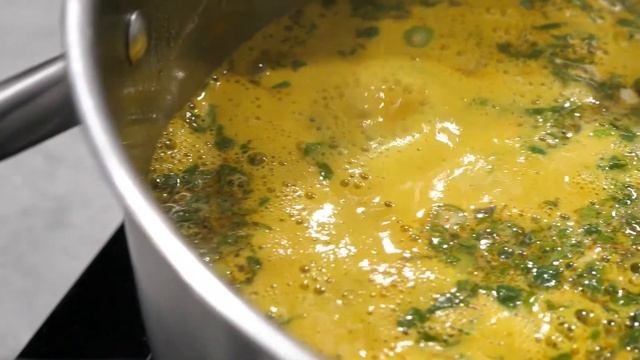 Kürbissuppe mit Kokosmilch und frischen Kräutern смотреть онлайн