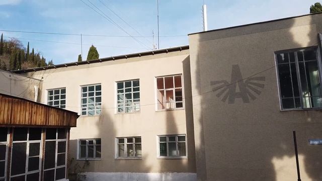АЛУШТА. МЫ в ШОКЕ. За ПРОФЕССОРСКИМ УГОЛКОМ. УЖАС! ЗАБРОШЕННЫЙ ДЕТСКИЙ ЛАГЕРЬ «КРИСТАЛЛ» КРЫМ 2021 смотреть онлайн