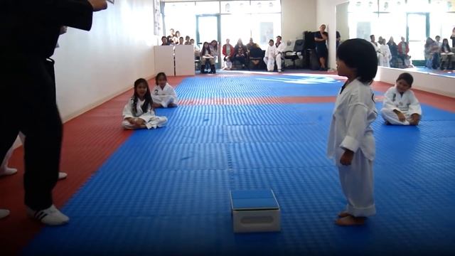 Когда МАЛЬЧИК ВЫШЕЛ Сдавать Экзамен, Весь Зал ПОКАТИЛСЯ ОТ СМЕХА смотреть онлайн