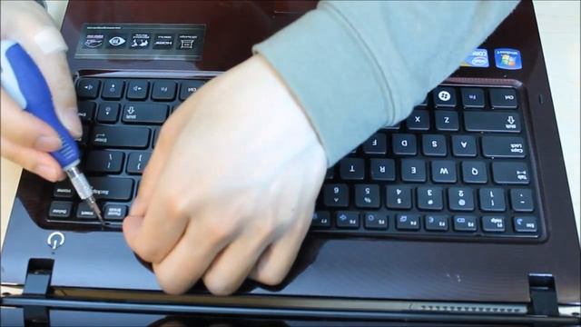 removing keyboard from samsung R480 laptop смотреть онлайн