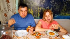 ЮРА И ЛАРИСА // ГРЫЗЁМ ЧЕБУРЕКИ В ДОМАШНИХ УСЛОВИЯХ // ГЛУБИНКА ДЕРЕВНИ