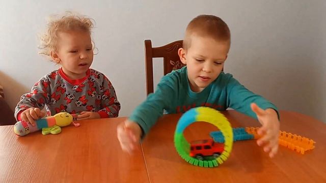 ГИБКИЙ ТРЕК - МАШИНКА \ NEW TOY CARS. смотреть онлайн