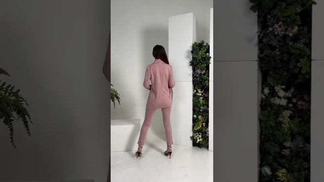 Женский костюм пиджак и брюки