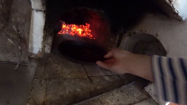 Готовим оладьи в Русской печи. смотреть онлайн