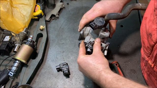 Daihatsu Sirion Sport 1,5 2008 чистка регулятора холостого хода