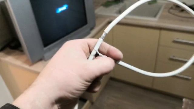 Самодельная комнатная антенна для тюнера DVB-T2 за 5 минут! смотреть онлайн