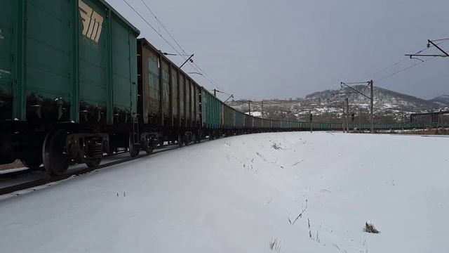 Электровоз 3ЭС5К-1323 "Ермак" с грузовым поездом. смотреть онлайн