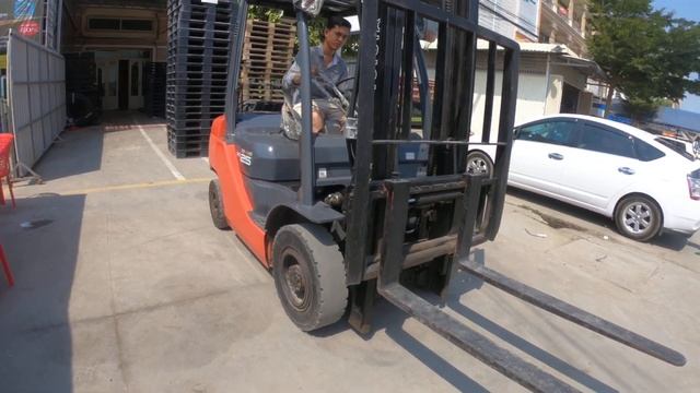 Forklift for sale in Cambodia, TOYOTA FORKLIFT 2.5Ton LPG/GAS смотреть онлайн