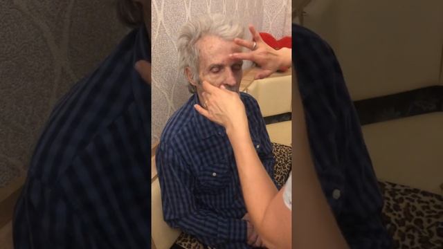 Instantly Ageless и мой папа - наш результат за 2 минуты ) Разглаживание морщин в любом возрасте смотреть онлайн