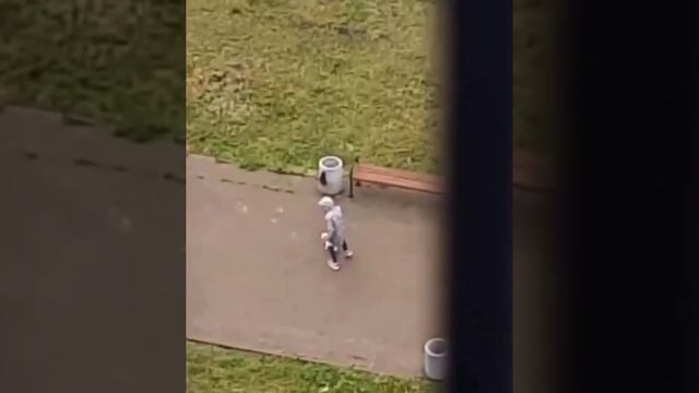 Липецк.Девочка и щенок. смотреть онлайн