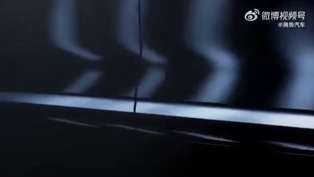 Первое видео минивена Denza D9, совместного проекта BYD и Daimler! смотреть онлайн