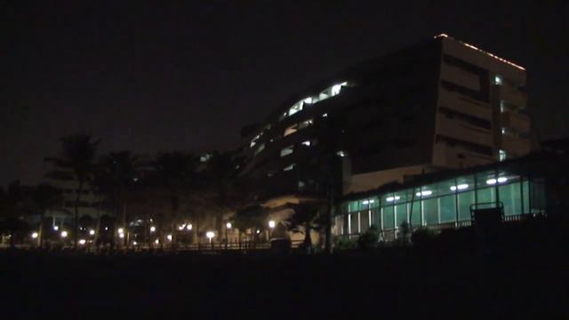 Sharjah Grand Hotel evening walk around смотреть онлайн