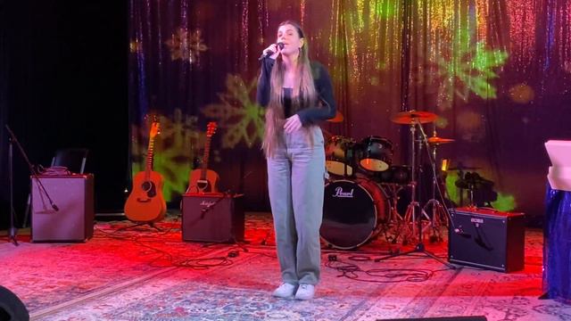 Don’t you worry ‘bout a thing sung by Jennifer Grant смотреть онлайн