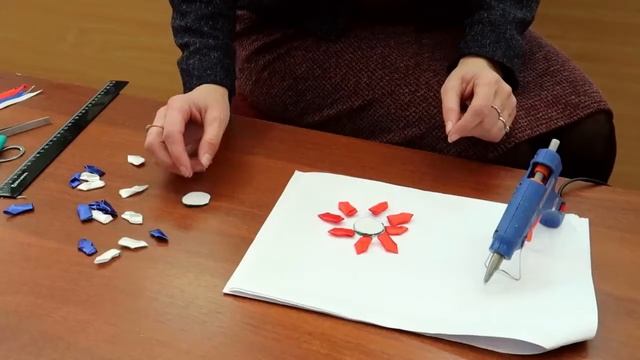 Мастер-класс «Брошь из триколора» смотреть онлайн