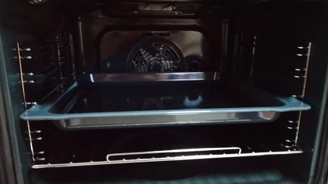 Распаковка — Электрический духовой шкаф Indesit IFW 4534 H WH смотреть онлайн