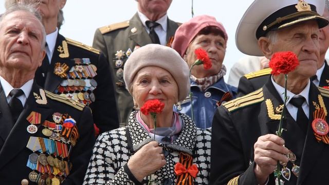 Аппликация "Красные гвоздики" ко Дню Победы смотреть онлайн