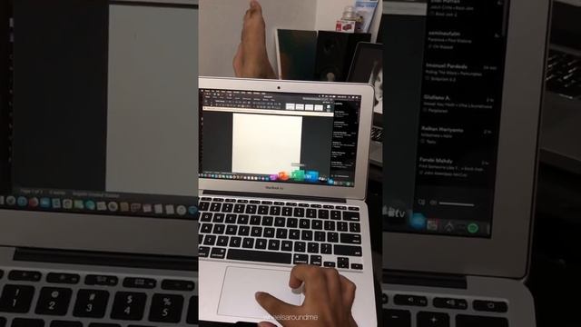 Vibin With 2015 Apple MacBook Air 11 (Core I5, 4GB/128GB)