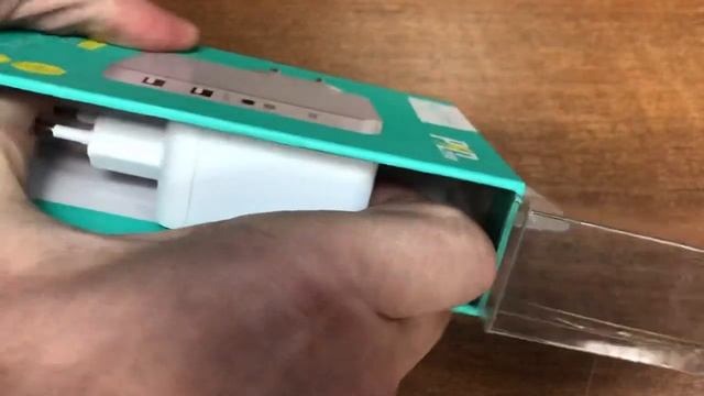 Сетевой адаптер Hoco Xpress PD charger dual USB and single Type-C (C32A) - Обзор и распаковка смотреть онлайн