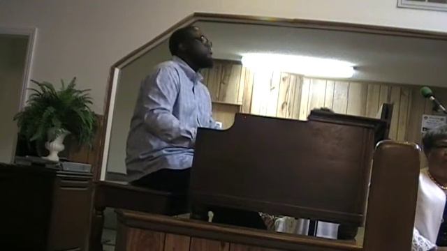 Guitar: William Ledbetter - Hammond B3 Organ: Nelson Barringer - Drums: Antwan Mapp смотреть онлайн