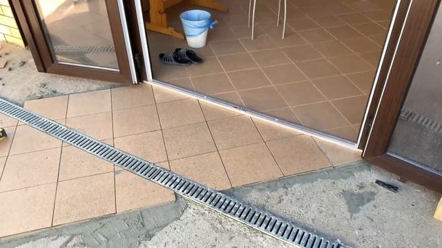 ВЛОГ РАБОТЫ В ОГОРОДЕ, ЗАРАБОТОК ДЕНЕГ , ПЛИТКА МОЩЕНИЕ ДВОРА смотреть онлайн