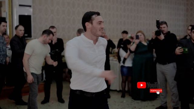 ОЧЕНЬ КЛАССНО ТАНЦУЕТ ЛЕЗГИНКУ (Свадьба 2021, Зажигательная Лезгинка 2021) смотреть онлайн