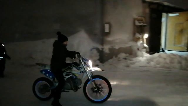 Впервые за рулем мототехники! (1).mp4 смотреть онлайн