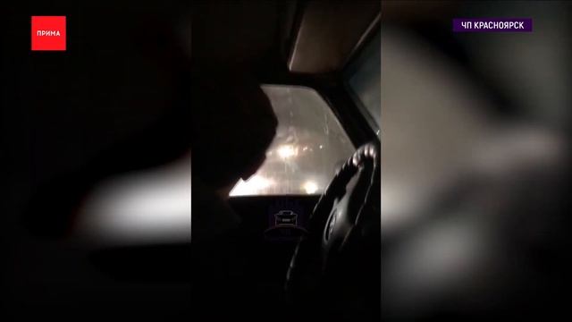 Полицейский разбил стекло в машине нарушителя на Татышеве смотреть онлайн