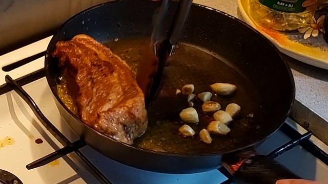 Варёная грудинка в луковой шелухе смотреть онлайн