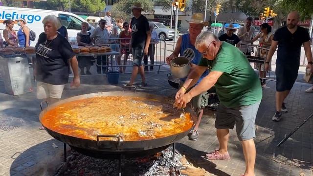 ВЛОГ Барселона в августе фестиваль в районе Сантс Sants смотреть онлайн