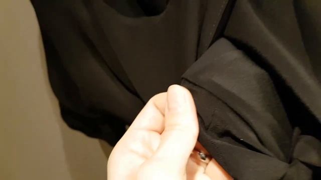Заманчивый декор на груди! Как сшито платье Burberry. смотреть онлайн