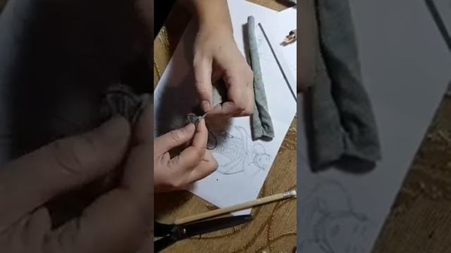 Штанишки для куклы. Лёгкий способ быстро склеить швы. смотреть онлайн