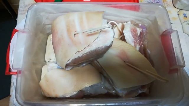 Как я мариную свинину. Рецепт горячего копчения мяса и сала. Очень вкусно, пальчики оближешь! смотреть онлайн