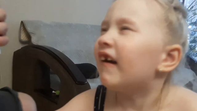Папа вырвал зуб доче:) смотреть онлайн
