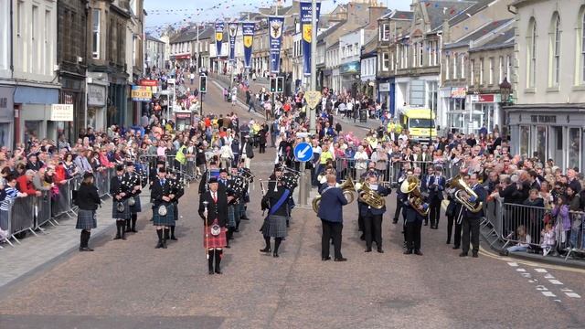 Highland Laddie To Highland Cathedral
