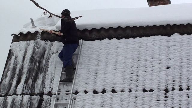 "Ольга" засыпала снегом// Лайфхак для очистки крыш от снега. смотреть онлайн