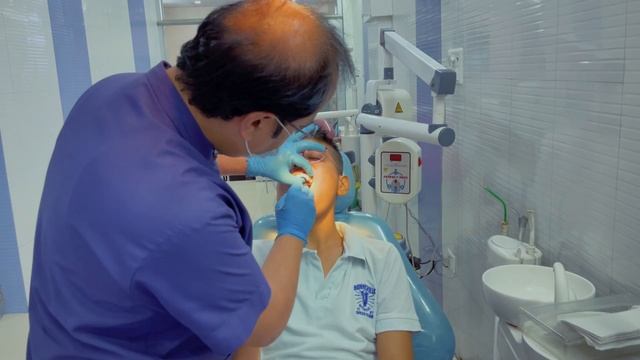 बिना दर्द के दांत निकलता देखिये / PAINLESS TOOTH EXTRACTION / DR AMIT VERMA смотреть онлайн