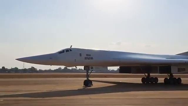 Moment Russia Landed Two Nuclear Tupolev Tu-160 Bombers A K A White Swan In South Africa смотреть онлайн