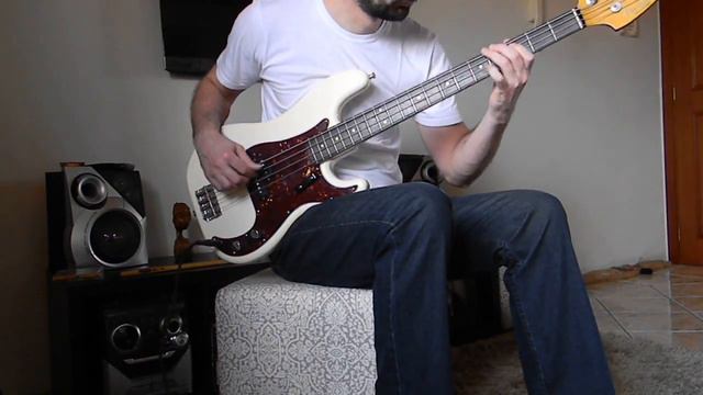 Fender precision american standart vs Fender precision re62 japan смотреть онлайн