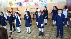 Танец для мам 8 марта 1"В" класс