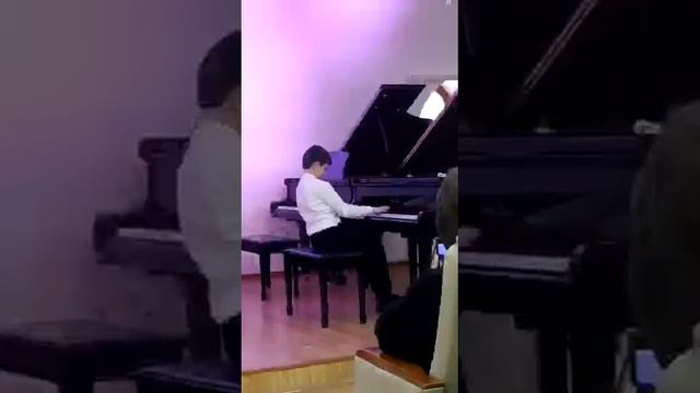 Performance By Mehdi Oruclu Edvard Qriq    