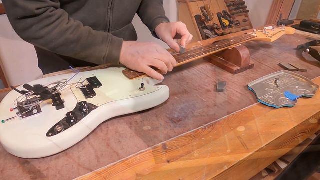 Fender Mustang bass set up. смотреть онлайн