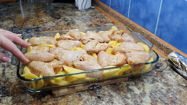 Куриные крылышки с картошкой, супер вкусный маринад?? смотреть онлайн