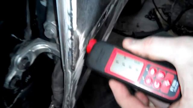 Толщиномер: визуальный пример измерений толщины ЛКП ремонтированной детали.