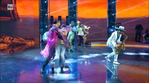 Daniele Vitale, suona al sax  «I will survive» - Dalla strada al palco 19/07/2022