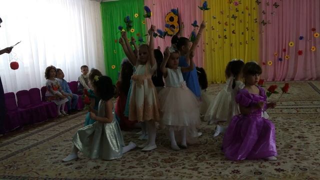 Танец с цветами. Детский сад Еркетай. Караганда 2019 смотреть онлайн