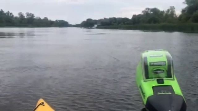 ?Testing Greenworks 32lb 40v trolling motor on kayak...... смотреть онлайн